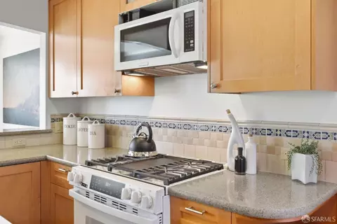 Kitchen - 484 29th St, San Francisco, CA 94131 photo 7 of 7