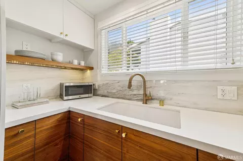 Kitchen - 646 Brighton Rd, Pacifica, CA 94044 photo 4 of 6