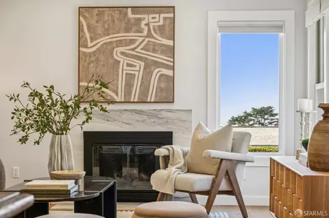 Living - 646 Brighton Rd, Pacifica, CA 94044 photo 3 of 4