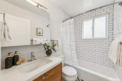 Bath - 646 Brighton Rd, Pacifica, CA 94044 photo 1 of 1