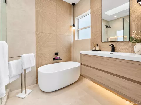 Bath - 975 Darien Way, San Francisco, CA 94127 photo 3 of 4