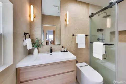 Bath - 975 Darien Way, San Francisco, CA 94127 photo 4 of 5