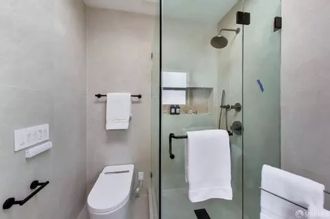 Bath - 975 Darien Way, San Francisco, CA 94127 photo 3 of 5