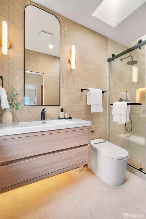 Bath - 975 Darien Way, San Francisco, CA 94127 photo 2 of 4