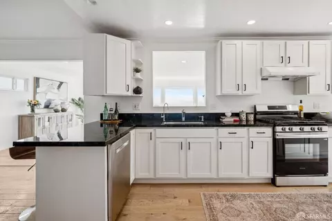 Kitchen - 146 Beachview Ave, Pacifica, CA 94044 photo 3 of 8