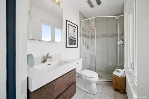 Bath - 146 Beachview Ave, Pacifica, CA 94044 photo 2 of 4