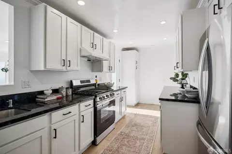 Kitchen - 146 Beachview Ave, Pacifica, CA 94044 photo 5 of 8
