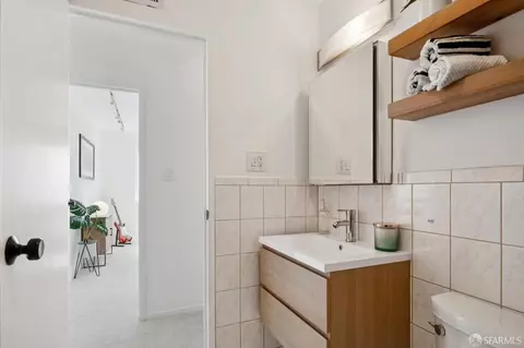 Bath - 146 Beachview Ave, Pacifica, CA 94044 photo 4 of 4