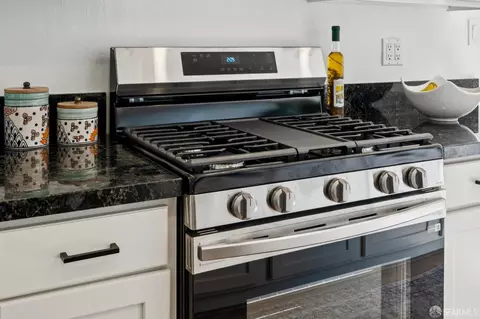 Kitchen - 146 Beachview Ave, Pacifica, CA 94044 photo 6 of 8