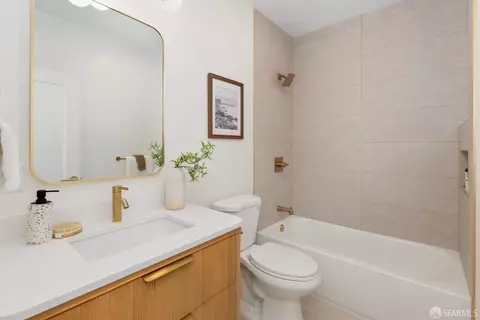 Bath - 554 Bright St, San Francisco, CA 94132 photo 1 of 2