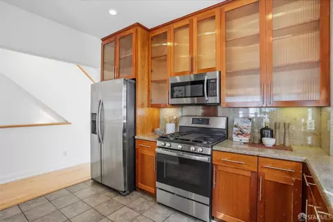 Kitchen - 35 Glen Ct, San Francisco, CA 94112 photo 4 of 5