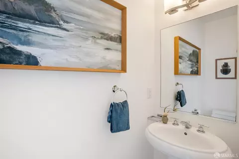 Bath - 35 Glen Ct, San Francisco, CA 94112 photo 6 of 7