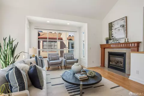 Living - 35 Glen Ct, San Francisco, CA 94112 photo 3 of 7