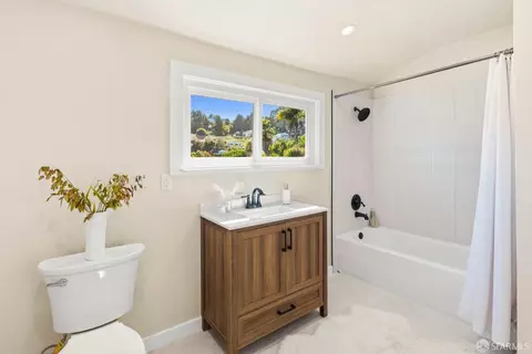 Bath - 471 Valley St, San Francisco, CA 94131 photo 2 of 4
