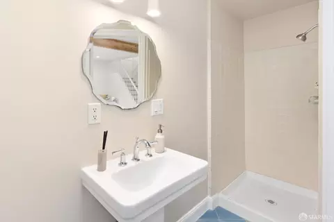 Bath - 471 Valley St, San Francisco, CA 94131 photo 4 of 4