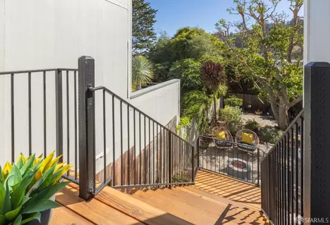 Exterior - 471 Valley St, San Francisco, CA 94131 photo 3 of 17