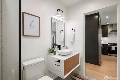 Bath - 567 Head St, San Francisco, CA 94132 photo 2 of 4