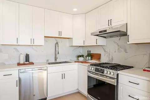 Kitchen - 35 Brewster St, San Francisco, CA 94110 photo 2 of 2