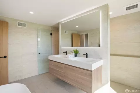 Bath - 35 Brewster St, San Francisco, CA 94110 photo 5 of 7