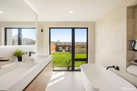 Bath - 35 Brewster St, San Francisco, CA 94110 photo 4 of 7