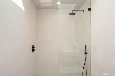 Bath - 35 Brewster St, San Francisco, CA 94110 photo 2 of 7