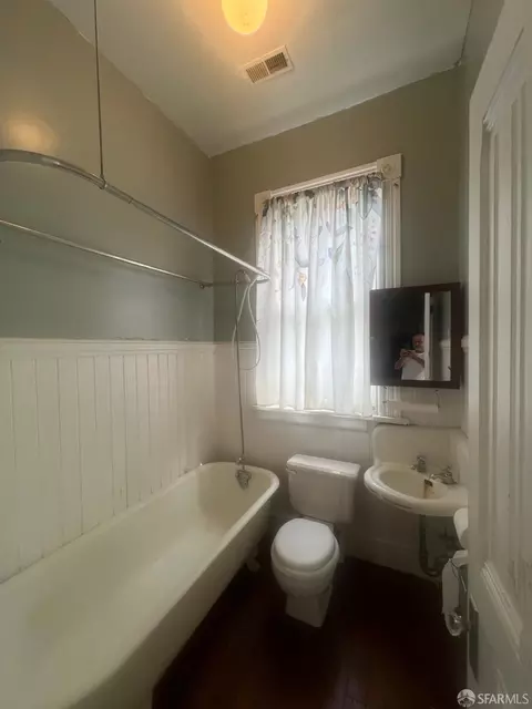Bath - 2 Juri St, San Francisco, CA 94110 photo 2 of 2