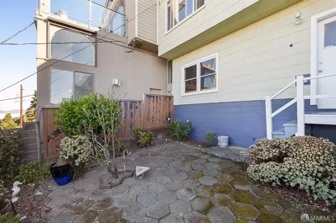 Exterior - 2025 14th Ave, San Francisco, CA 94116 photo 2 of 4