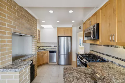 Kitchen - 2025 14th Ave, San Francisco, CA 94116 photo 3 of 3
