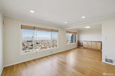 Living - 2025 14th Ave, San Francisco, CA 94116 photo 2 of 5
