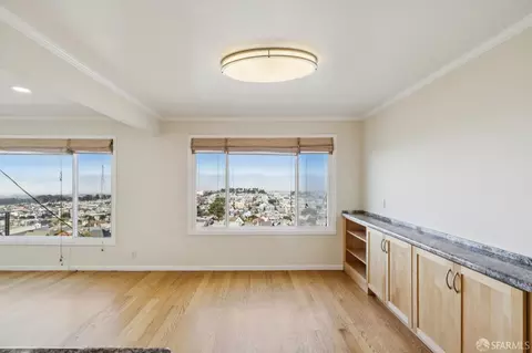 Living - 2025 14th Ave, San Francisco, CA 94116 photo 4 of 5