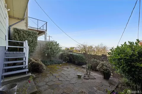 Exterior - 2025 14th Ave, San Francisco, CA 94116 photo 3 of 4