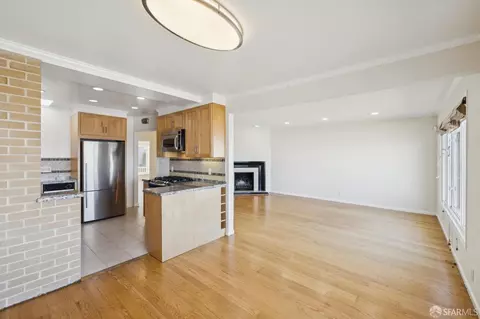 Living - 2025 14th Ave, San Francisco, CA 94116 photo 3 of 5