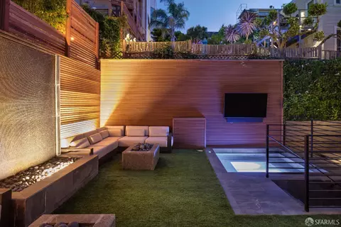 Exterior - 571 Noe St, San Francisco, CA 94114 photo 2 of 4