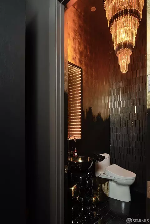 Bath - 571 Noe St, San Francisco, CA 94114 photo 1 of 7