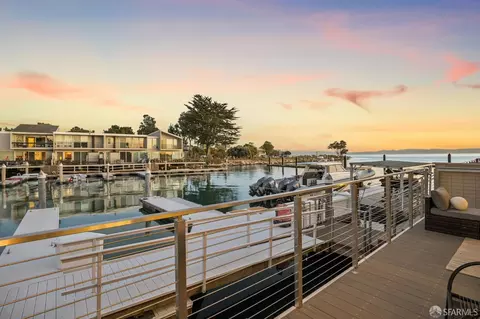 View/Area - 302 Tideway Dr, Alameda, CA 94501 photo 3 of 8