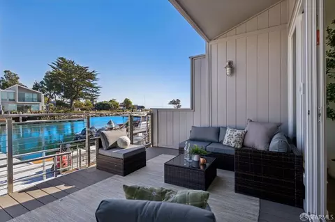 Exterior - 302 Tideway Dr, Alameda, CA 94501 photo 3 of 7