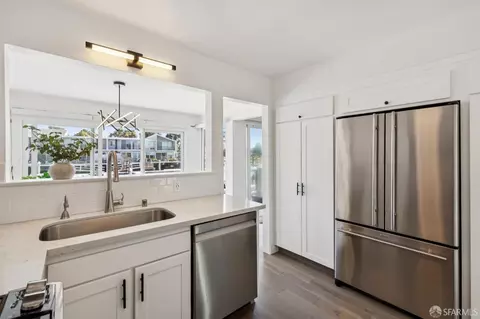 Kitchen - 302 Tideway Dr, Alameda, CA 94501 photo 2 of 2