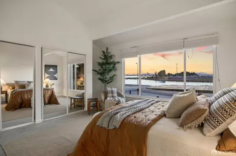 Bedroom - 302 Tideway Dr, Alameda, CA 94501 photo 4 of 6
