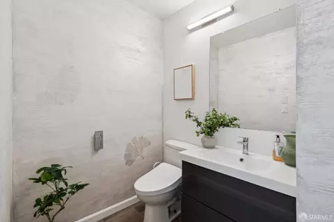 Bath - 302 Tideway Dr, Alameda, CA 94501 photo 3 of 3