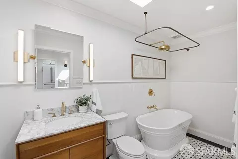 Bath - 2126 47th Ave, San Francisco, CA 94116 photo 2 of 6