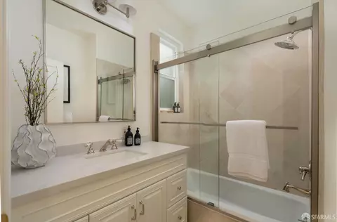 Bath - 421 Spruce St, San Francisco, CA 94118 photo 3 of 3