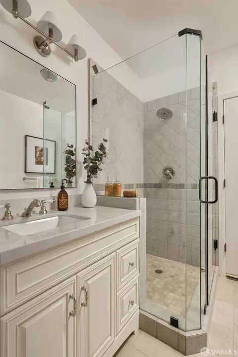 Bath - 421 Spruce St, San Francisco, CA 94118 photo 1 of 3