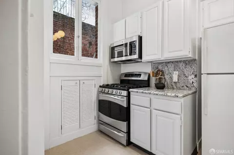 Kitchen - 795 Sutter St #102, San Francisco, CA 94109 photo 4 of 5