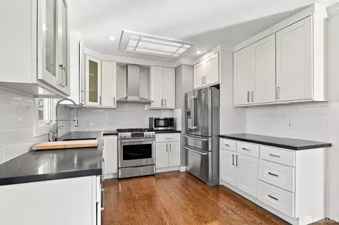 Kitchen - 2300 45th Ave, San Francisco, CA 94116 photo 2 of 5
