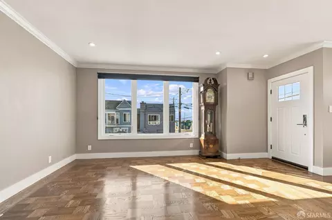 Living - 2300 45th Ave, San Francisco, CA 94116 photo 3 of 4