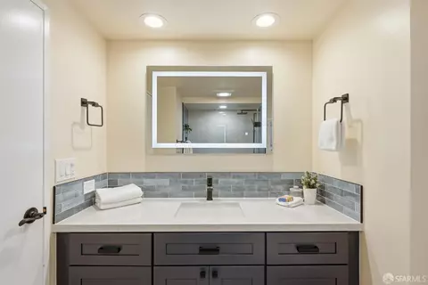 Bath - 1650 Jackson St #204, San Francisco, CA 94109 photo 1 of 2
