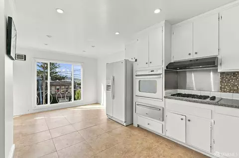 Kitchen - 815 Avalon Ave, San Francisco, CA 94112 photo 2 of 2