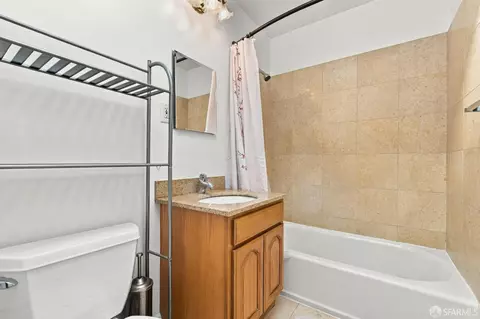 Bath - 815 Avalon Ave, San Francisco, CA 94112 photo 1 of 2