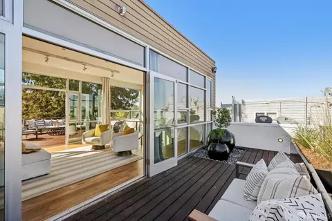 Exterior - 1076 S Van Ness Ave, San Francisco, CA 94110 photo 15 of 16