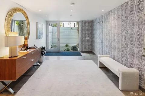 Entry Way - 1076 S Van Ness Ave, San Francisco, CA 94110 photo 2 of 3